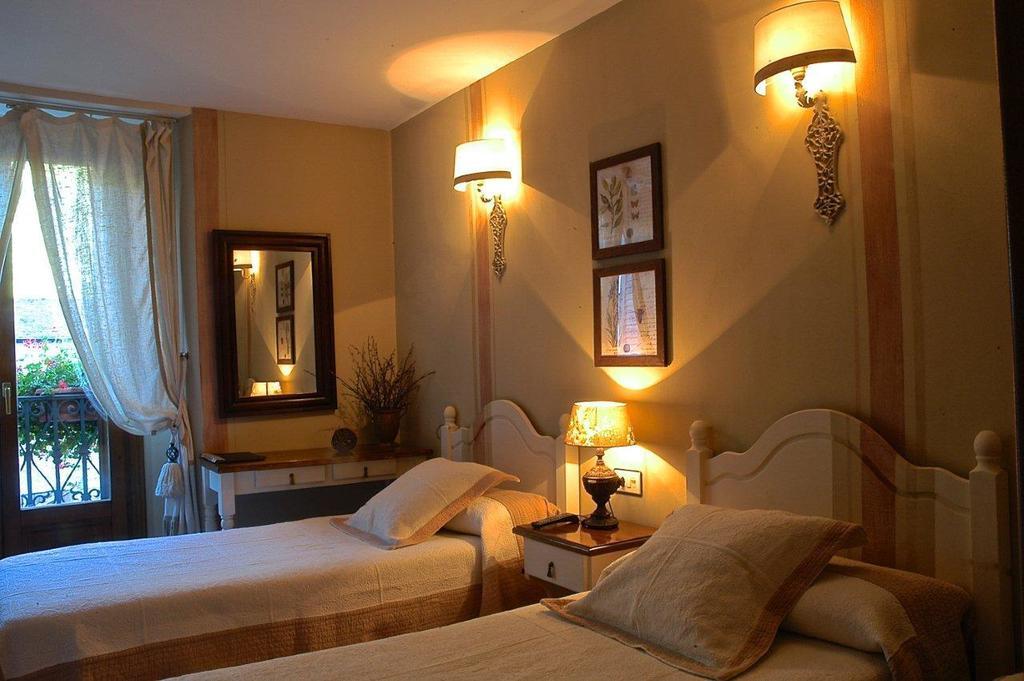 Hotel Casa Frauca ซาร์บีเซ ห้อง รูปภาพ